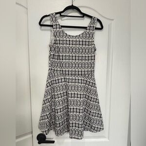 H&M Black and White Patterned Top